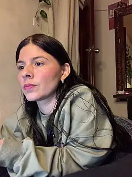 Estefani 32 online show from 04.17.26