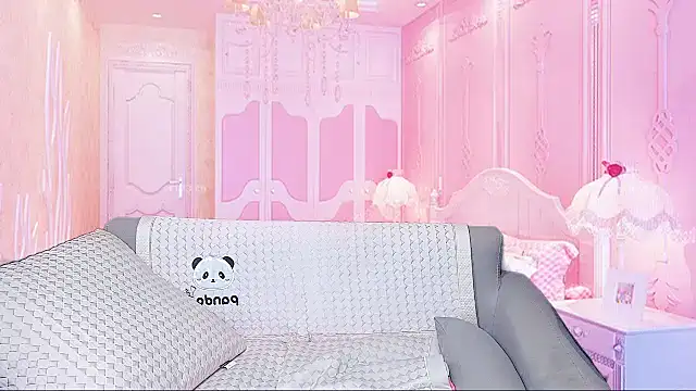 Snapshot of Giuliam chatting on 11.02.25 Giuliam online show from 11.02.25