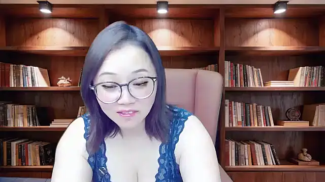 Snapshot of Giuliam chatting on 07.18.26 Giuliam online show from 07.18.26