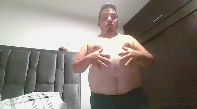 Snapshot of antonycruz chatting on 12.18.24 antonycruz online show from 12.18.24