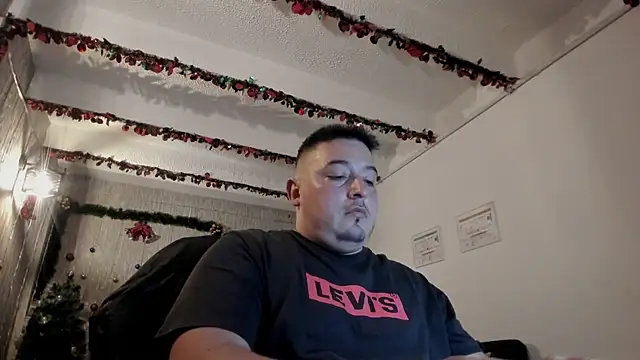 Snapshot of antonycruz chatting on 12.24.24 antonycruz online show from 12.24.24