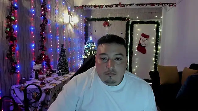 Snapshot of antonycruz chatting on 12.25.24 antonycruz online show from 12.25.24