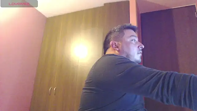 Snapshot of antonycruz chatting on 02.21.26 antonycruz online show from 02.21.26