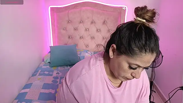 Nazlyy30 online show from 10.26.25