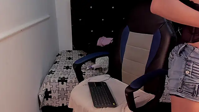 Snapshot of Lu_doll chatting on 10.11.25 Lu doll online show from 10.11.25