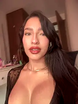 Snapshot of DulceLenns chatting on 11.07.25 DulceLenns online show from 11.07.25