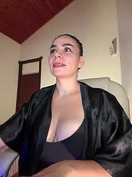 Snapshot of MeganDupont chatting on 12.30.24 MeganDupont online show from 12.30.24