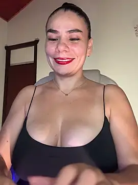 Snapshot of MeganDupont chatting on 01.04.25 MeganDupont online show from 01.04.25