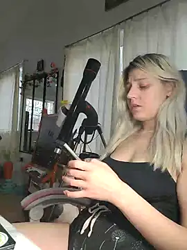 Snapshot of ScarletCallings420 chatting on 02.21.25 ScarletCallings420 online show from 02.21.25