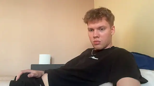 Snapshot of sexybooii6968 chatting on 09.30.25 sexybooii6968 online show from 09.30.25