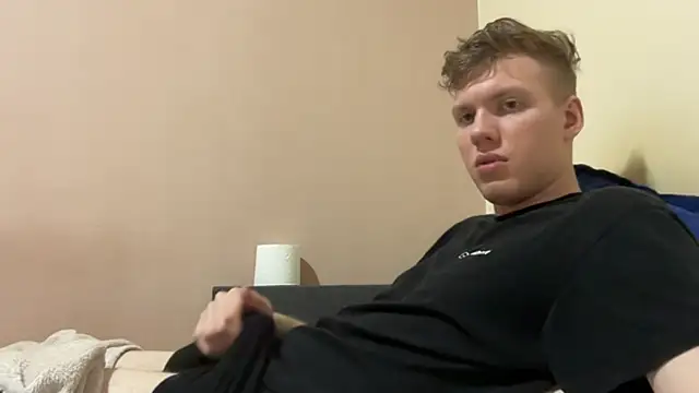 Snapshot of sexybooii6968 chatting on 10.24.25 sexybooii6968 online show from 10.24.25