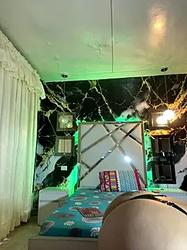 Snapshot of scarlett_sexx69 chatting on 10.01.25 scarlett sexx69 online show from 10.01.25