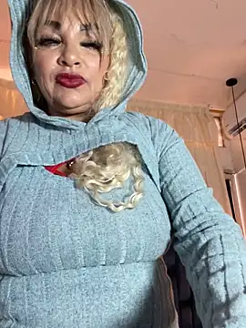 Snapshot of scarlett_sexx69 chatting on 11.05.25 scarlett sexx69 online show from 11.05.25