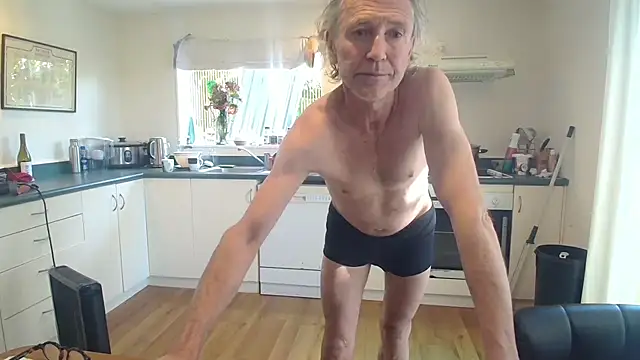 Snapshot of Mattsroom chatting on 09.30.25 Mattsroom online show from 09.30.25