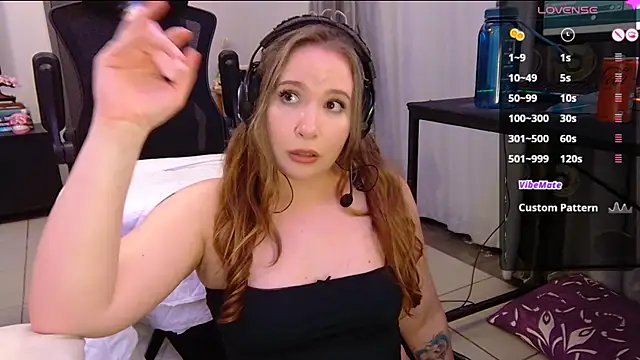 Snapshot of ScarletCarnal chatting on 01.05.25 ScarletCarnal online show from 01.05.25