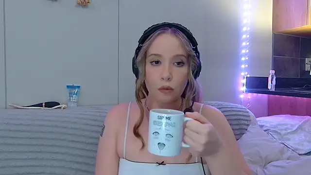 Snapshot of ScarletCarnal chatting on 03.12.25 ScarletCarnal online show from 03.12.25