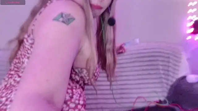 Snapshot of ScarletCarnal chatting on 09.13.25 ScarletCarnal online show from 09.13.25