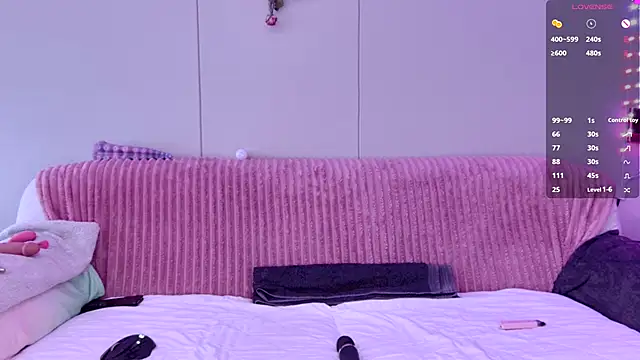 Snapshot of ScarletCarnal chatting on 11.09.25 ScarletCarnal online show from 11.09.25