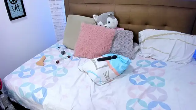 olivia love  online show from 03.09.25