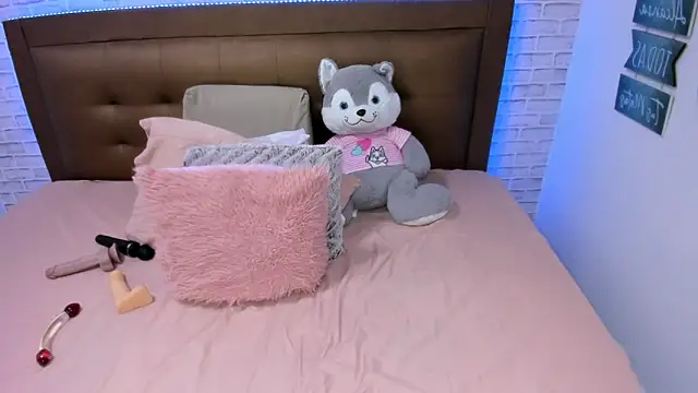 olivia love  online show from 03.12.25