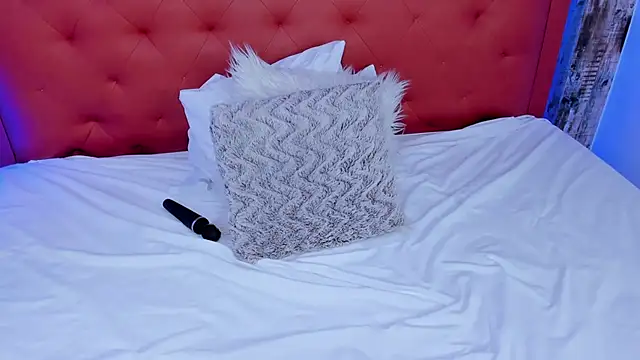 olivia love  online show from 03.19.25