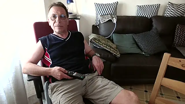 Snapshot of HETEREOMAN chatting on 06.24.26 HETEREOMAN online show from 06.24.26
