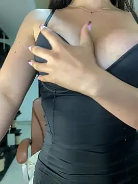 MiaJones21 online show from 02.25.25