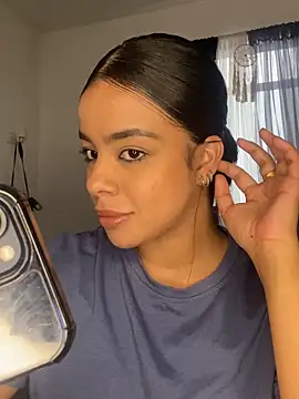 trianawhite online show from 03.20.25