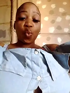 Snapshot of winterqueenx chatting on 02.28.25 winterqueenx online show from 02.28.25