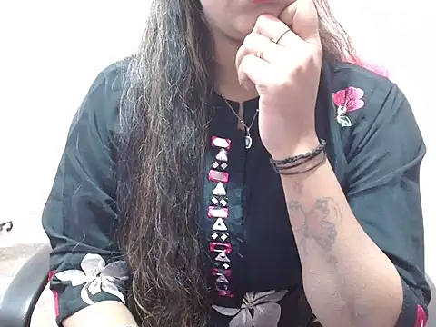 Snapshot of LovingPihu chatting on 02.14.25 LovingPihu online show from 02.14.25