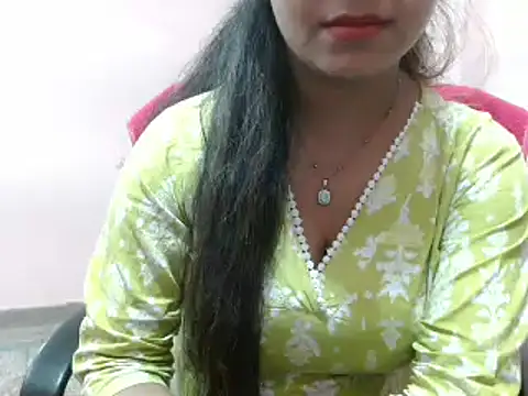 Snapshot of LovingPihu chatting on 02.18.25 LovingPihu online show from 02.18.25