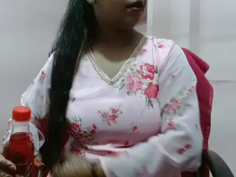 Snapshot of LovingPihu chatting on 02.28.25 LovingPihu online show from 02.28.25