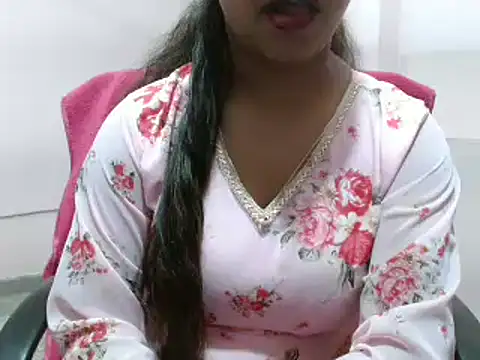 Snapshot of LovingPihu chatting on 02.28.25 LovingPihu online show from 02.28.25