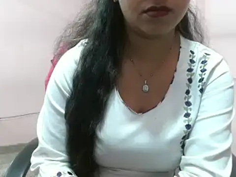 Snapshot of LovingPihu chatting on 03.04.25 LovingPihu online show from 03.04.25