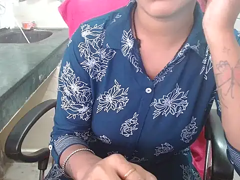 Snapshot of LovingPihu chatting on 09.23.25 LovingPihu online show from 09.23.25