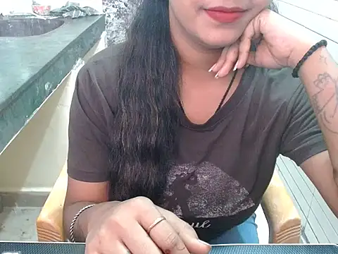 Snapshot of LovingPihu chatting on 10.13.25 LovingPihu online show from 10.13.25