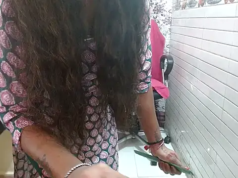 Snapshot of LovingPihu chatting on 10.30.25 LovingPihu online show from 10.30.25