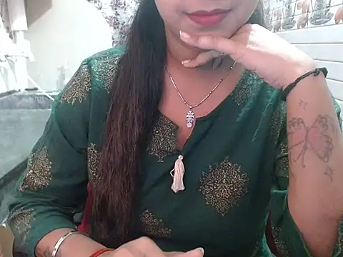 LovingPihu online show from 04.06.26