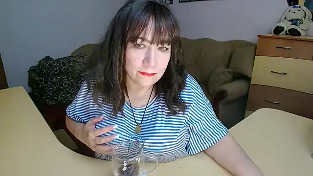 Lucretia Goldi  online show from 02.08.26