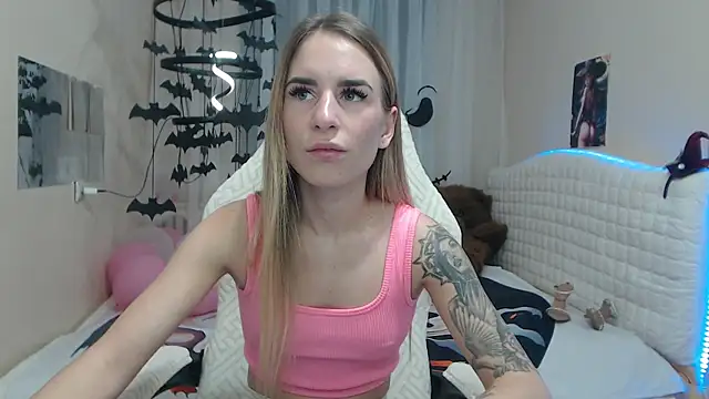 Snapshot of DeboraHorny chatting on 10.31.25 DeboraHorny online show from 10.31.25