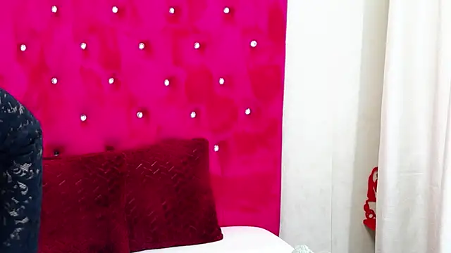 LoraDelNiro online show from 12.28.24