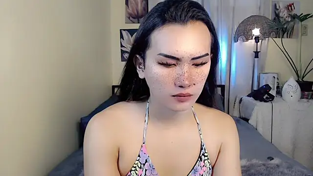 Snapshot of beatrice_21 chatting on 10.30.25 beatrice 21 online show from 10.30.25