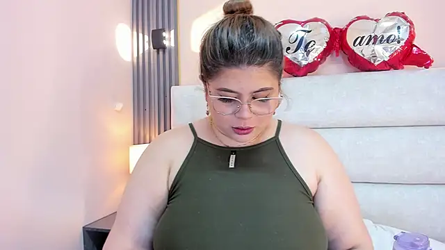 Snapshot of EYMI_TOMSOM chatting on 02.17.25 EYMI TOMSOM online show from 02.17.25