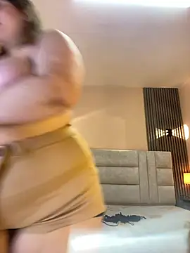 Snapshot of EYMI_TOMSOM chatting on 03.07.25 EYMI TOMSOM online show from 03.07.25