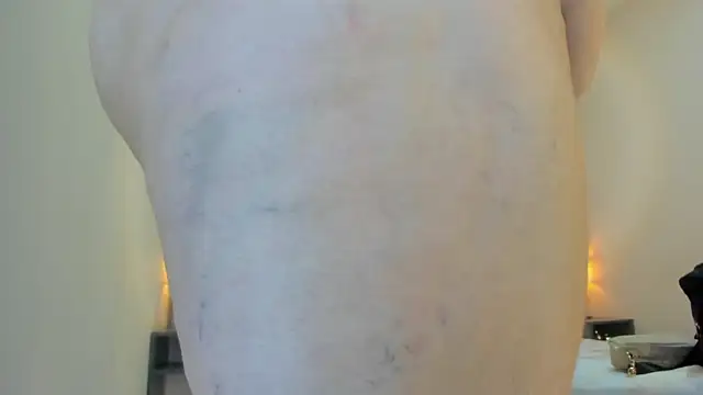 Snapshot of EYMI_TOMSOM chatting on 10.20.25 EYMI TOMSOM online show from 10.20.25