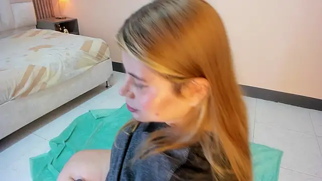 Snapshot of EYMI_TOMSOM chatting on 10.28.25 EYMI TOMSOM online show from 10.28.25