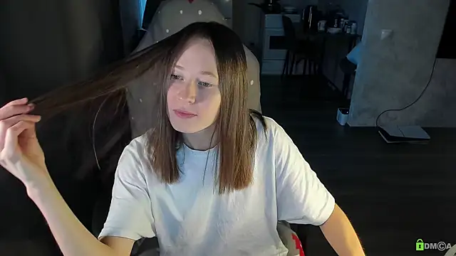 Courtney Luv online show from 10.03.25