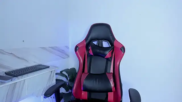  liathompsom09 online show from 01.13.25