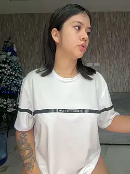 Snapshot of Alhanna_ chatting on 12.07.24 Alhanna online show from 12.07.24