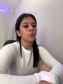 Snapshot of Alhanna_ chatting on 03.04.25 Alhanna online show from 03.04.25